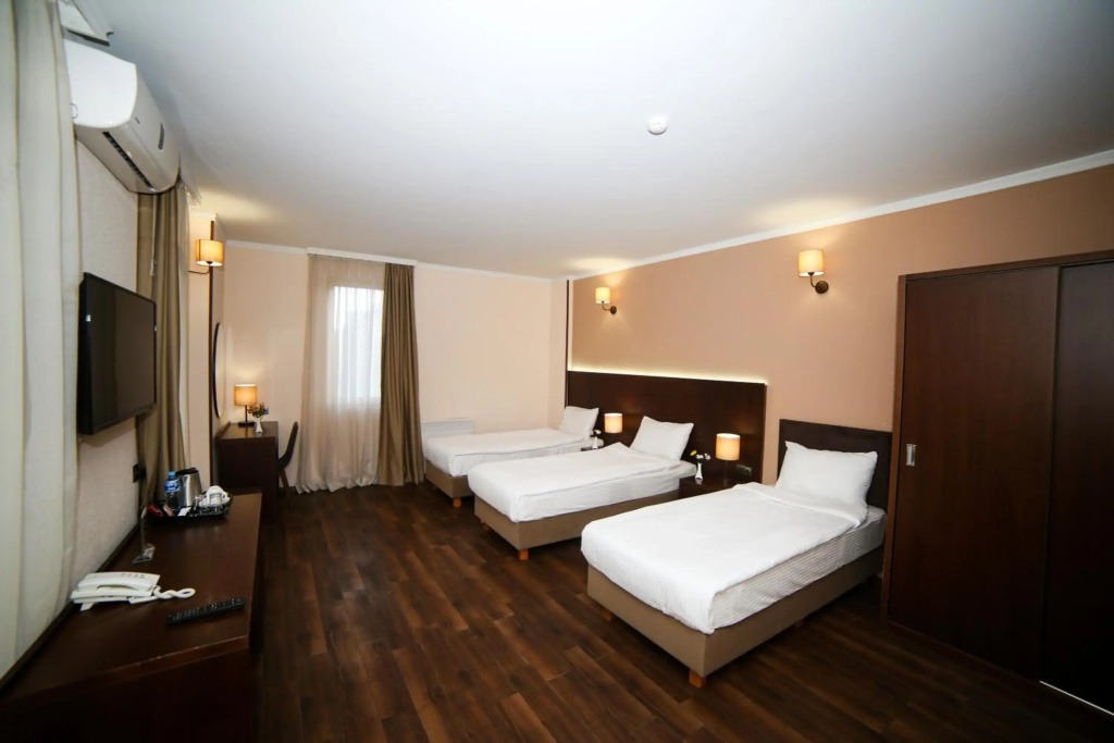 Отель Corner Inn