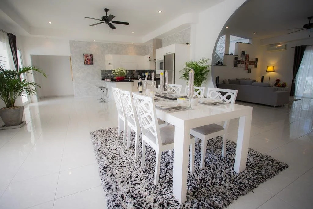 Blissful Tropical Stay at SeaLaVie Villa