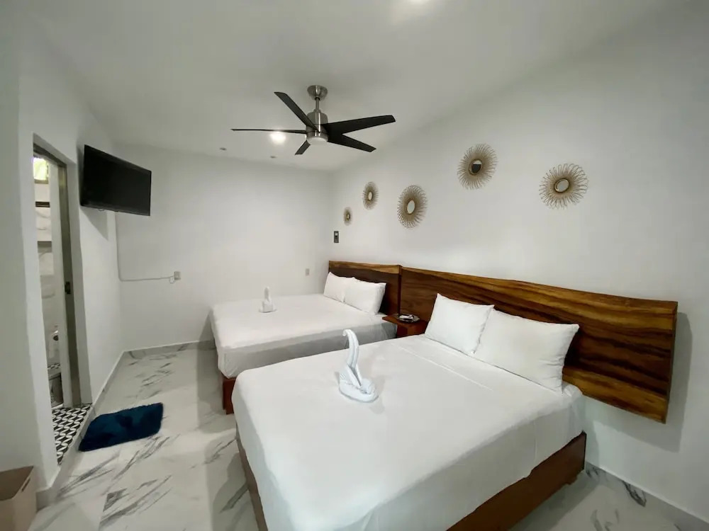 Hotel Naomi