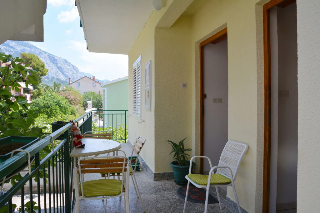 Apartment Zrine - comfortable with a balcony: A1 Makarska, Riviera Makarska