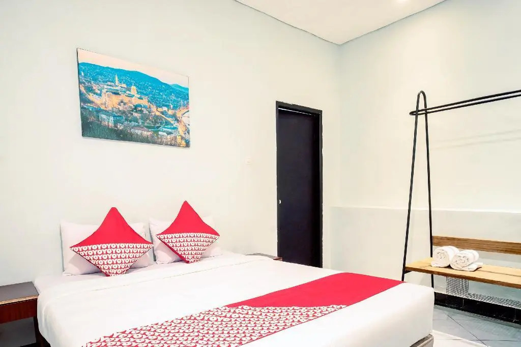 Hotel O Makassar near Mall Panakukkang formerly Sayang Home Stay