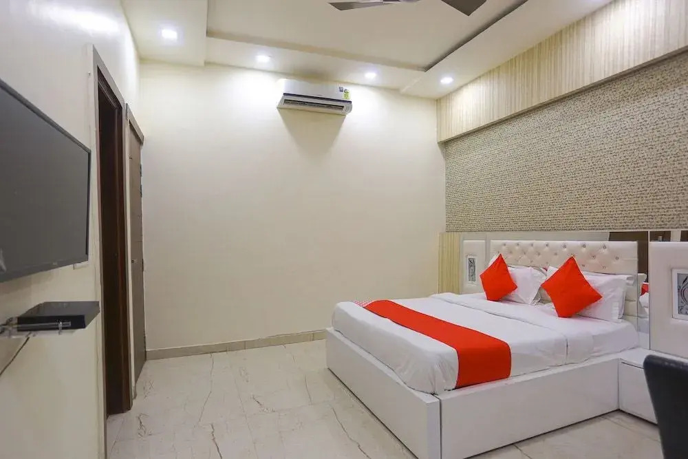 Oyo 41667 Paschim Vihar Inn
