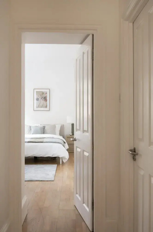Generously Large 1 Bedroom Apartment in Farringdon