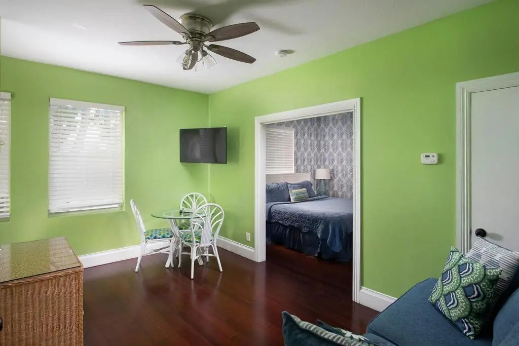 6 Bedroom 6 Bath Guesthouse on Duval Street