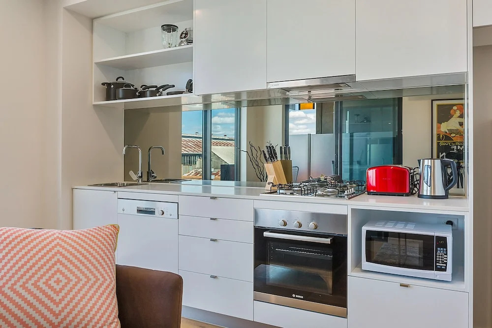 BRUNSWICK Stylish Space with Parking + Netflix