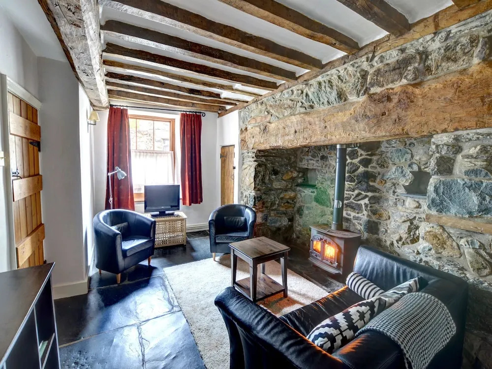 Monumental Stone House in the Centre of Dolgellau in Snowdonia National Park