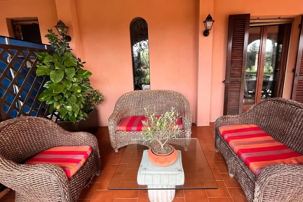 Tuscan Villa 5mins From Beach, Sleeps 8, ev Point