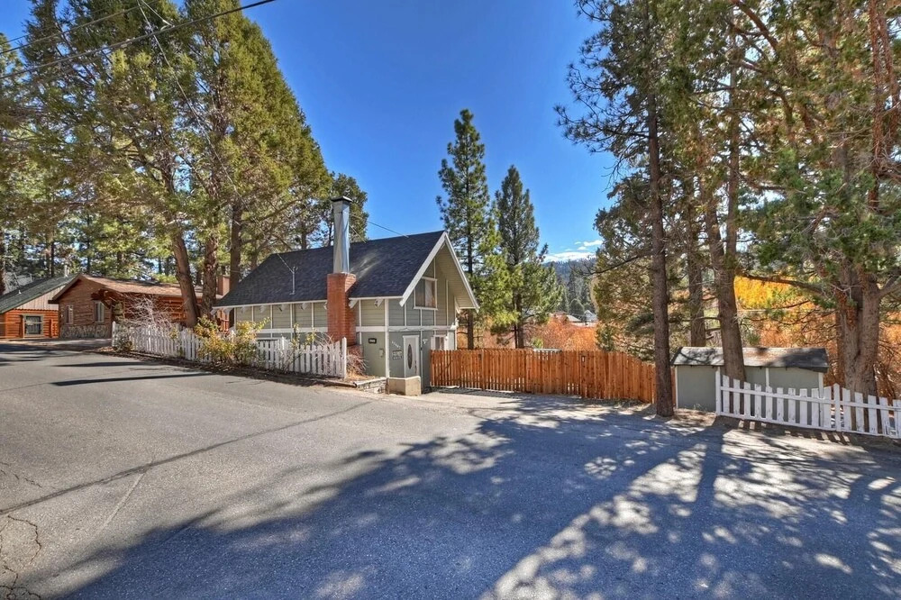 054 - Cougar's Den
