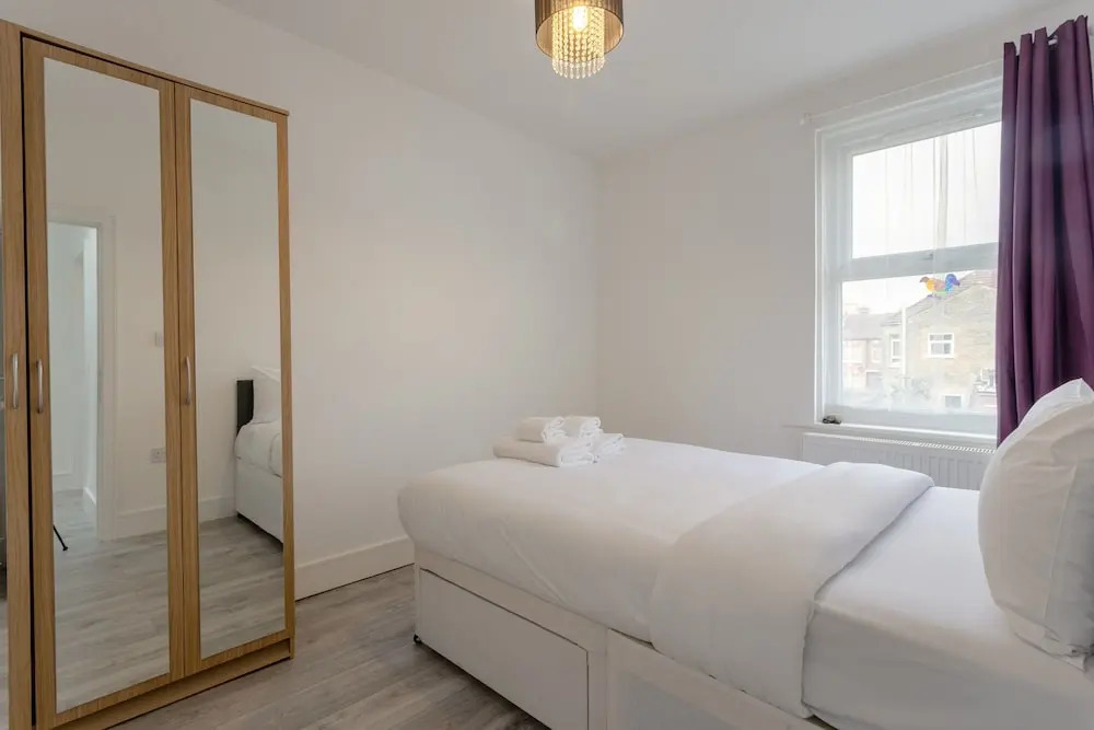 3 Bedroom House In Tooting With Garden