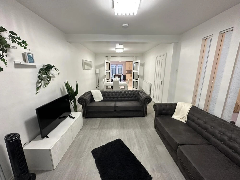 Comfortable and Stylish 3BD House in Luton