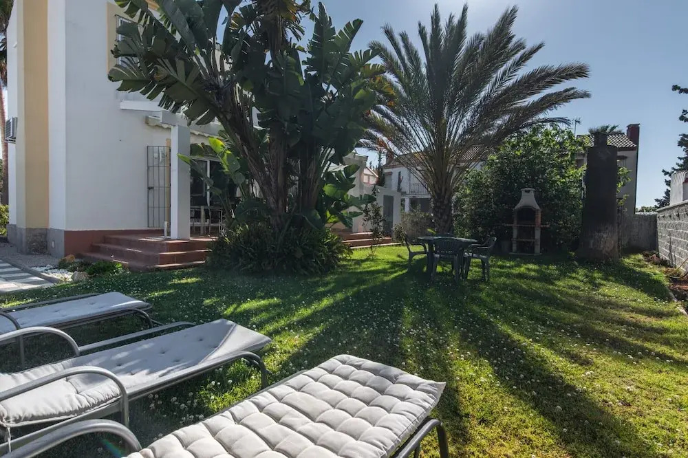 Spacious Chalet Close to the Beach