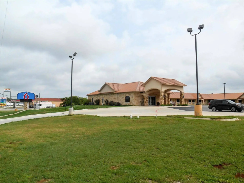 Eagle Ford Inn