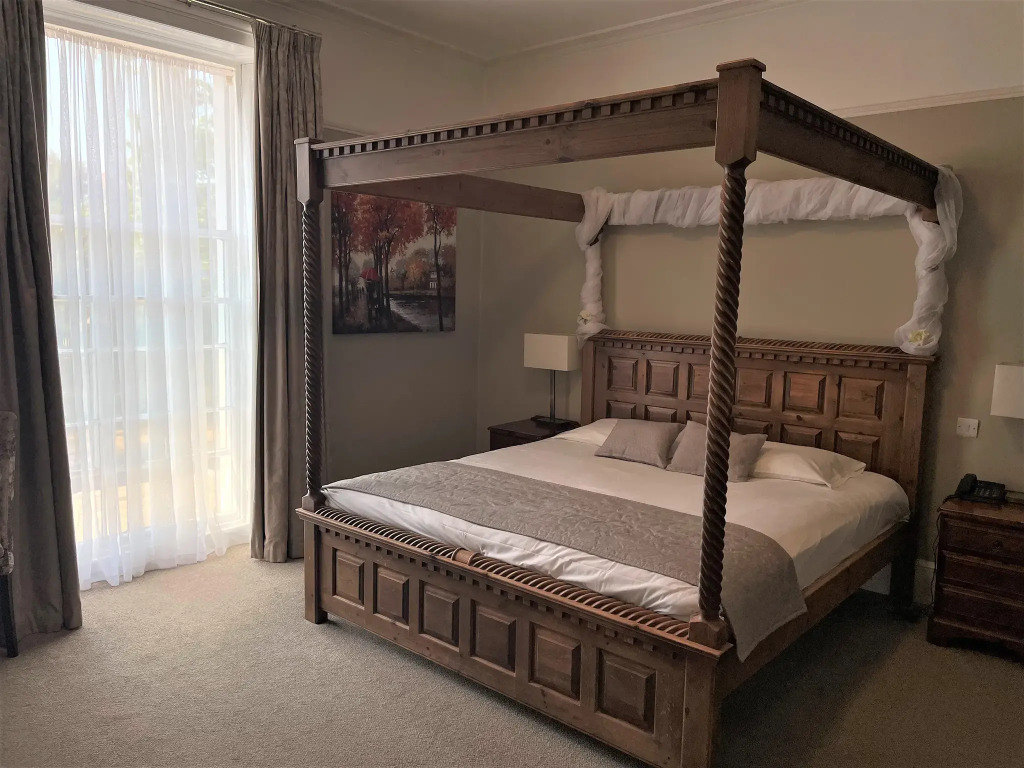 Alton House Hotel