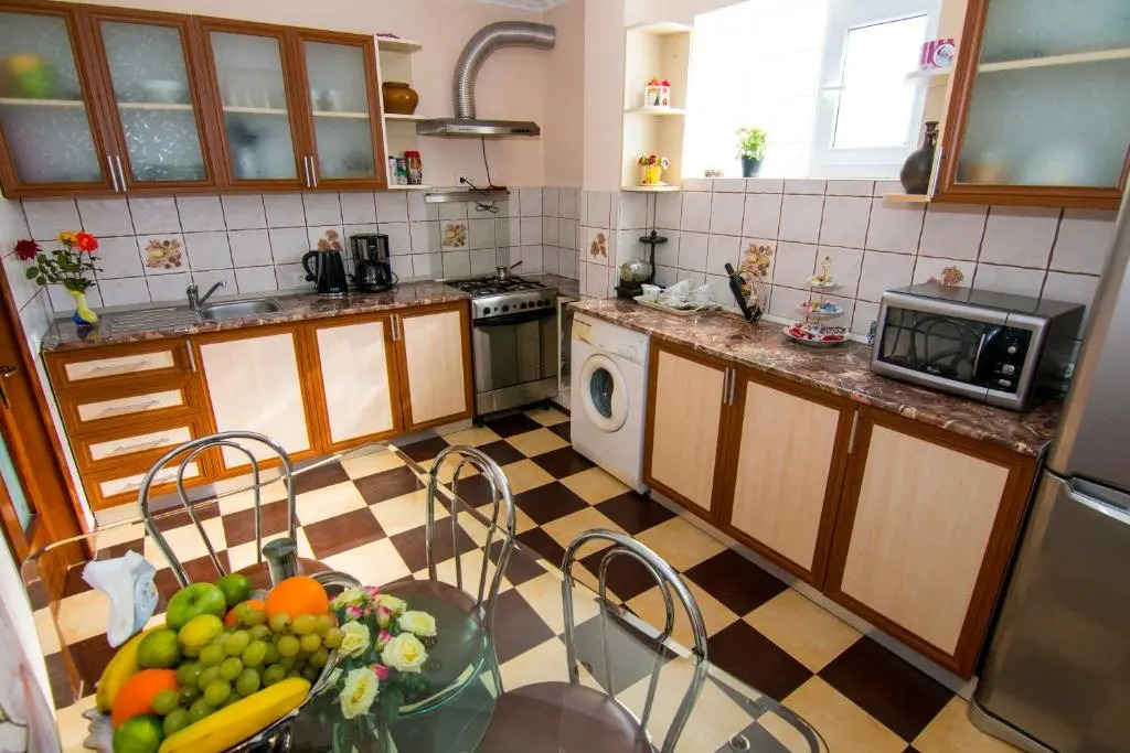 High-end 3BR Apartment - Private Garden, Terrace & BBQ