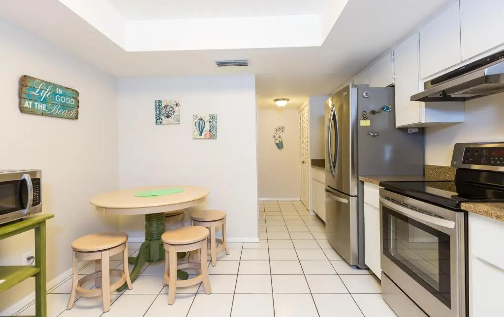 Crescent Street 1138 A, pet-friendly, 2 bedrooms, Pool, Walk to the beach