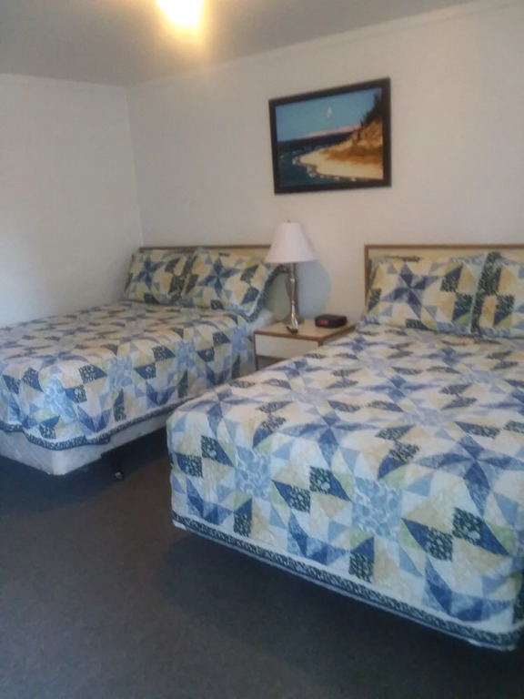Lakes-N-Trails Motel