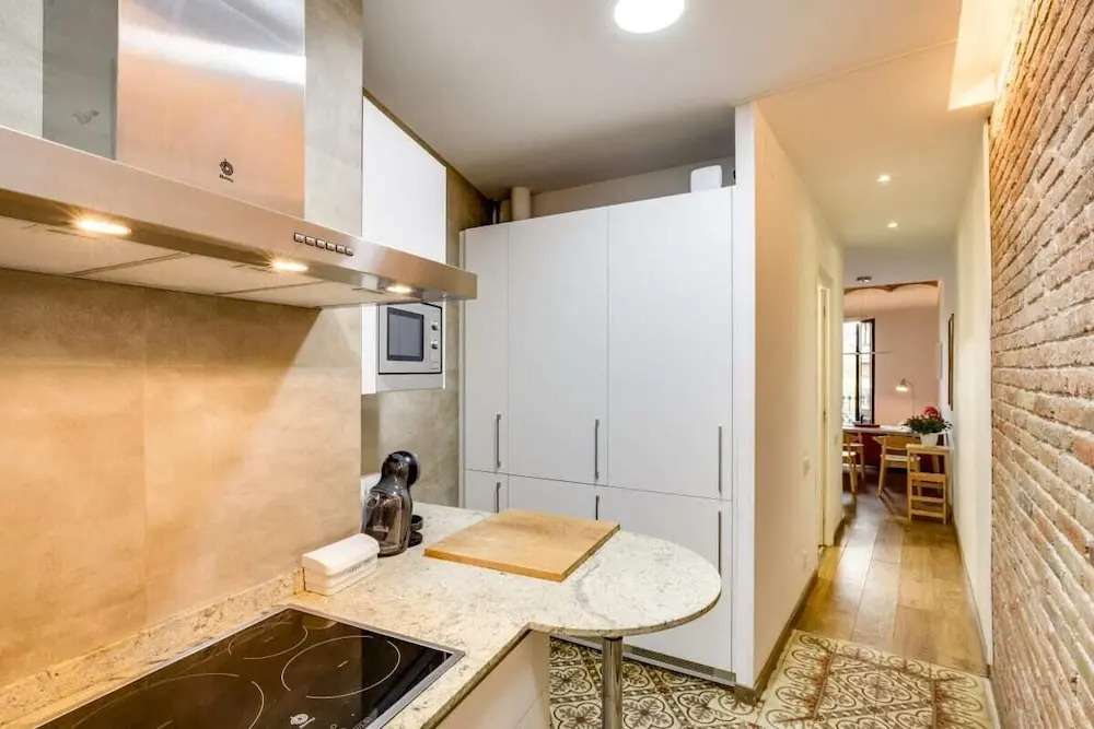 Designer 1 Bed Apartment near Plaza España