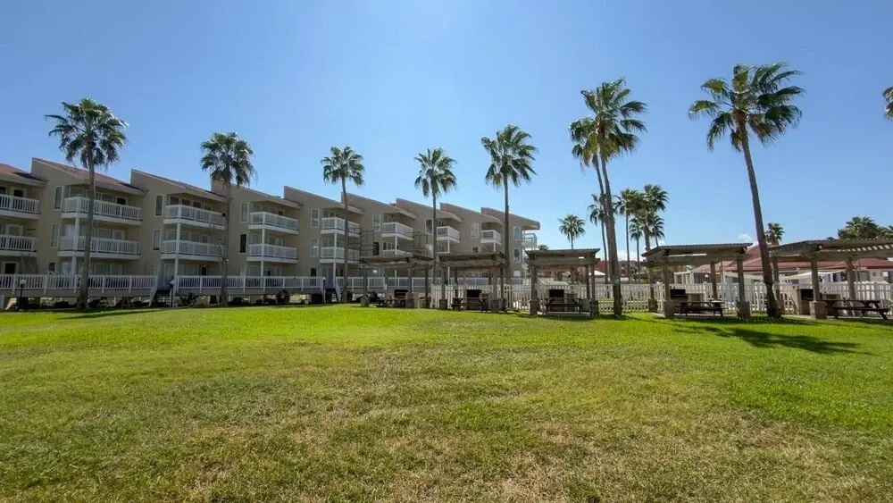 Fresh &bright 1br Condo Poolview & Steps To Beach 1 Bedroom Condo