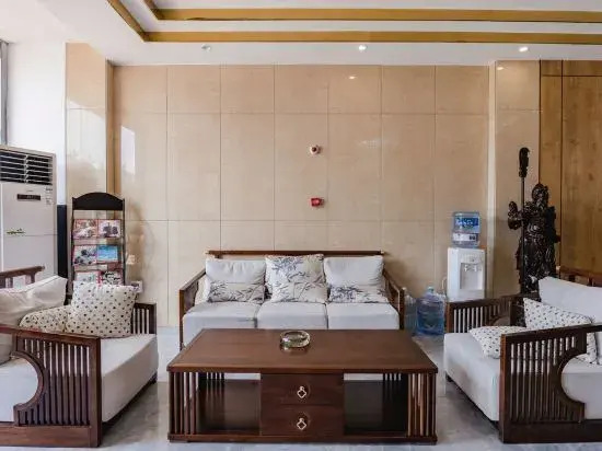 Shanghe Business Hotel (Sheqi Bus Station)