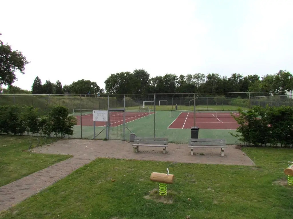 Mosselbank 93 - Noordzeepark Ouddorp, with private front and back garden near the beach - not for companies