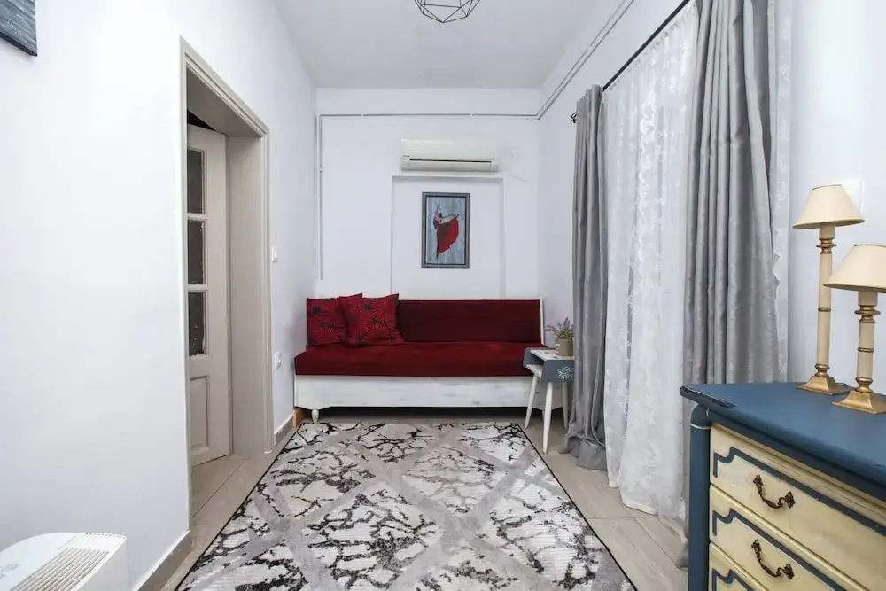 Relax in Elliniko Hidden Gem-vintage Bungalow With Garden and Hot Tub in an Iglo