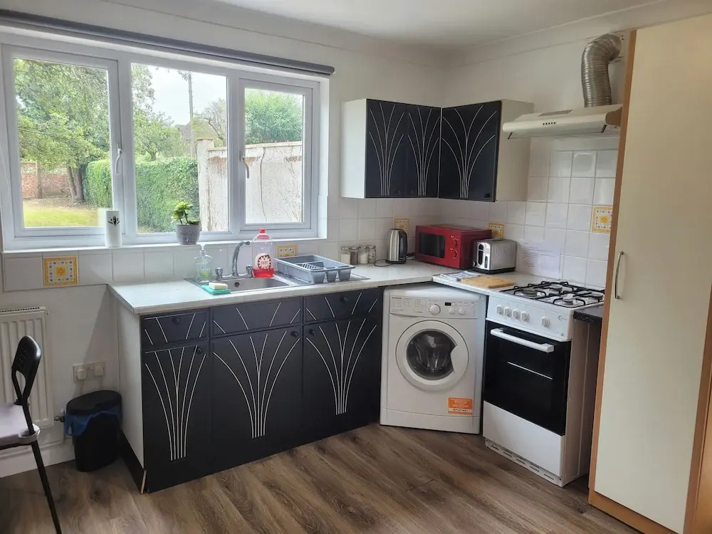 Charming Luton Apartment Retreat