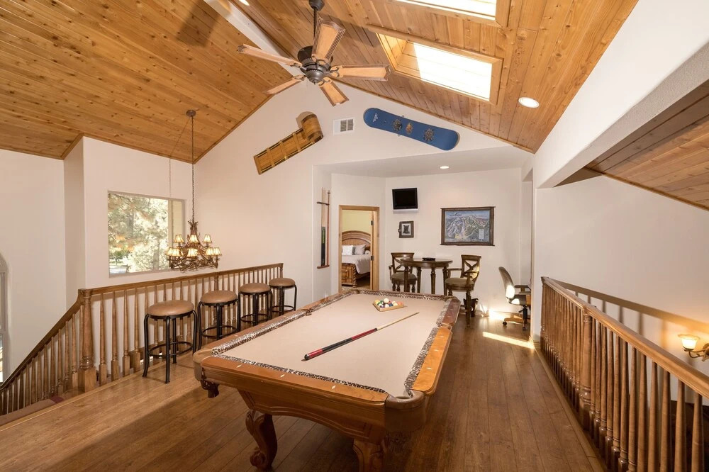 24 - Camp Winterset 3 Bedroom Cabin by Redawning