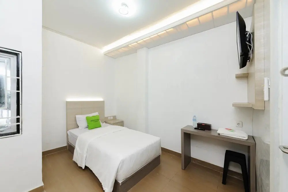 Urbanview near Syamsudin Noor Airport