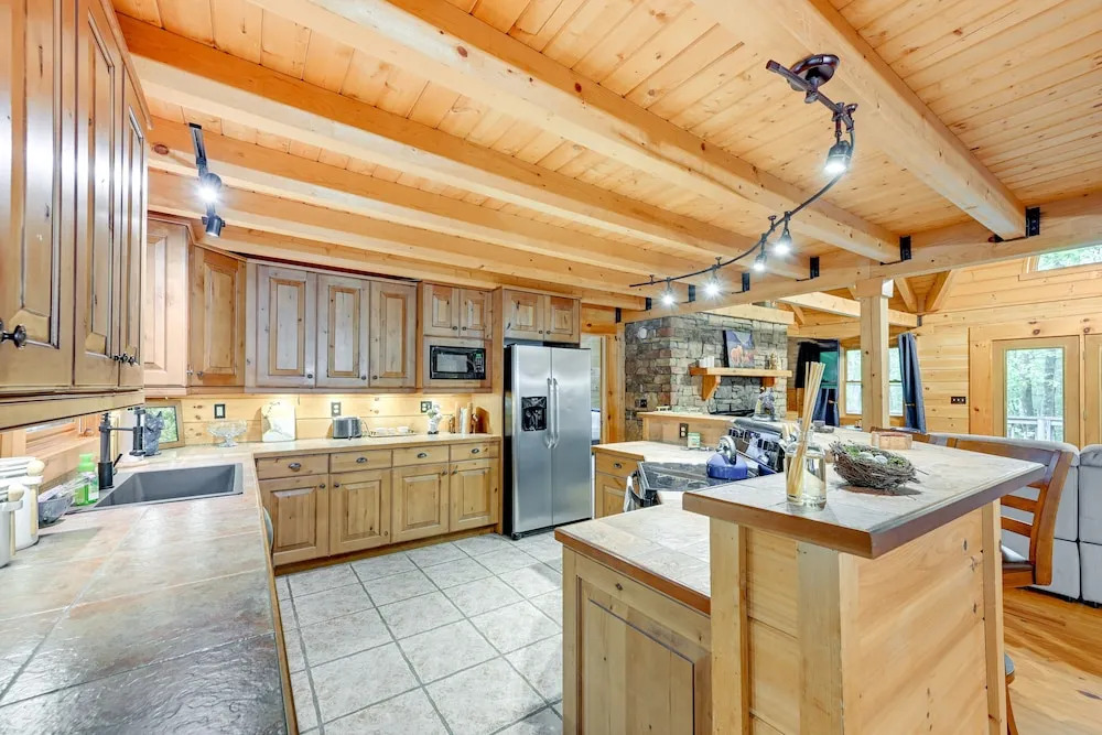 Scenic Blue Ridge Cabin Rental w/ Resort Amenities