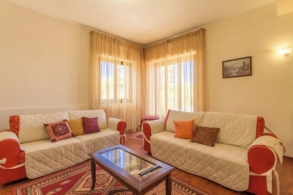Villa With Volcano View - Happy Rentals