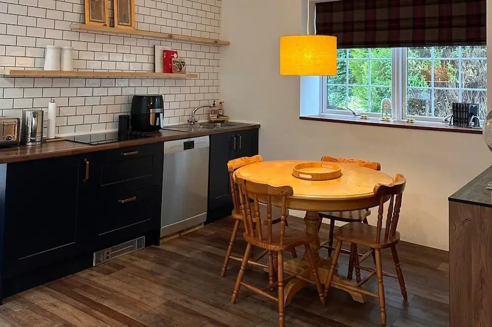 Pets - Garden - Parking - Sleeps up to 4 - Hiking