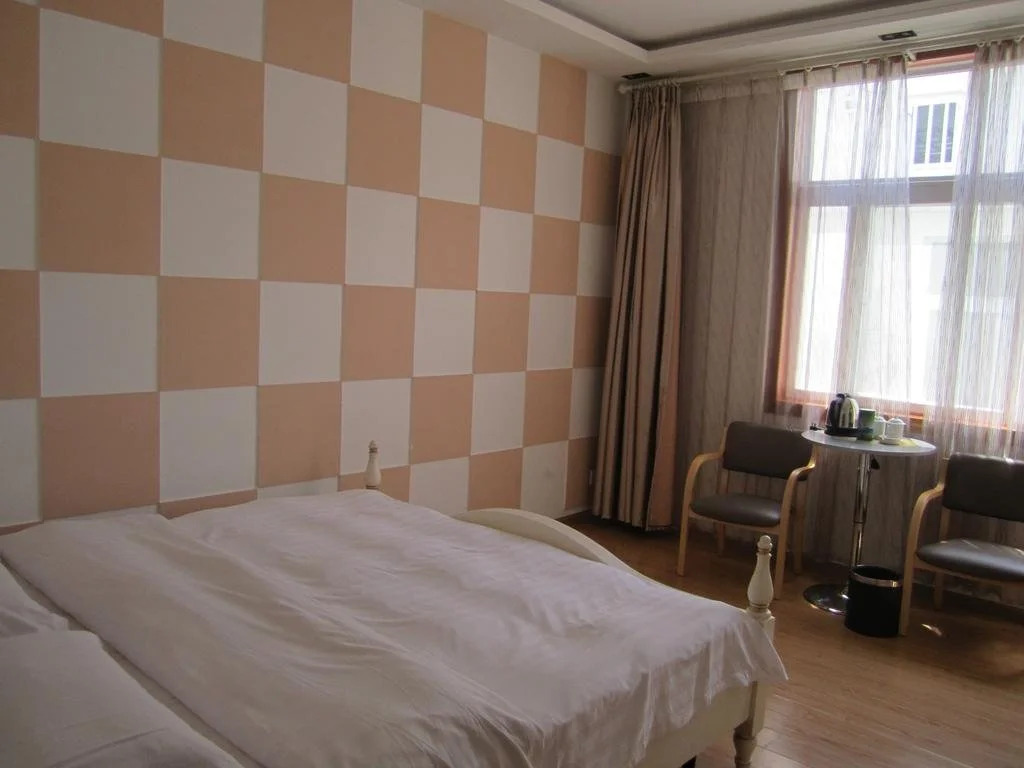 Green Tree Inn Express Tengchong Rehai Spa Jichang Road
