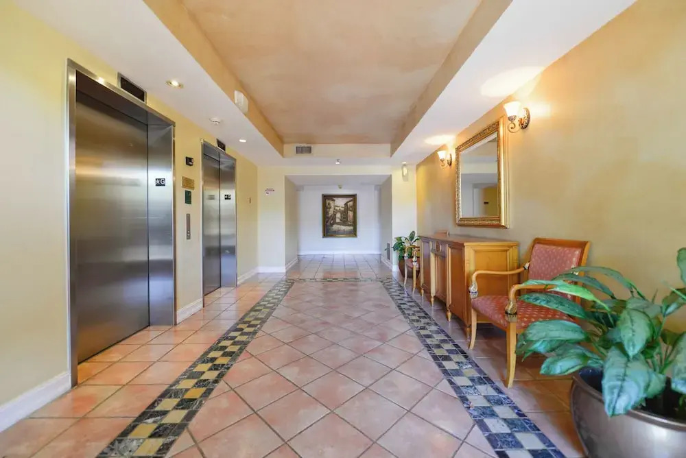 Lux Condo at Yacht Club 10min from Beach