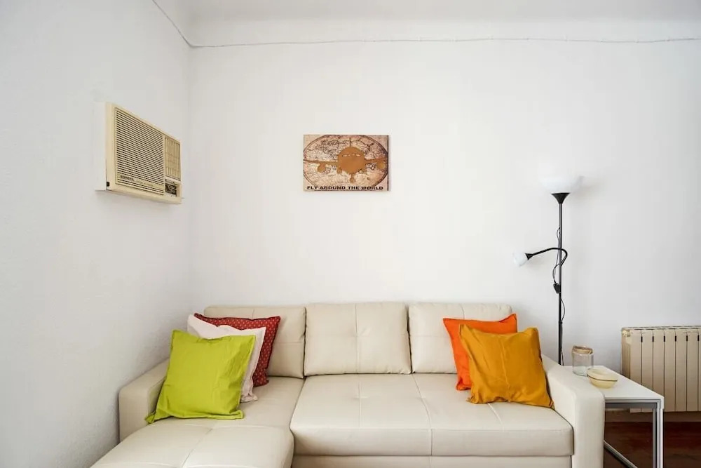 Spacious 4 Bed Apt Close to Sagrada Familia Temple