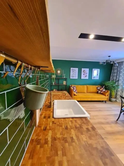 Uroczy apartament blisko centrum - 10 min do plaży
