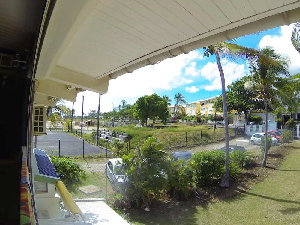 Studio in Le Moule, With Enclosed Garden and Wifi - 30 m From the Beac