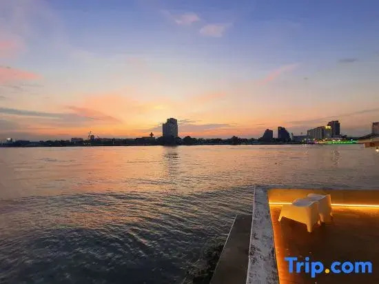 Chao phraya riverfront house Baan Rimphraya