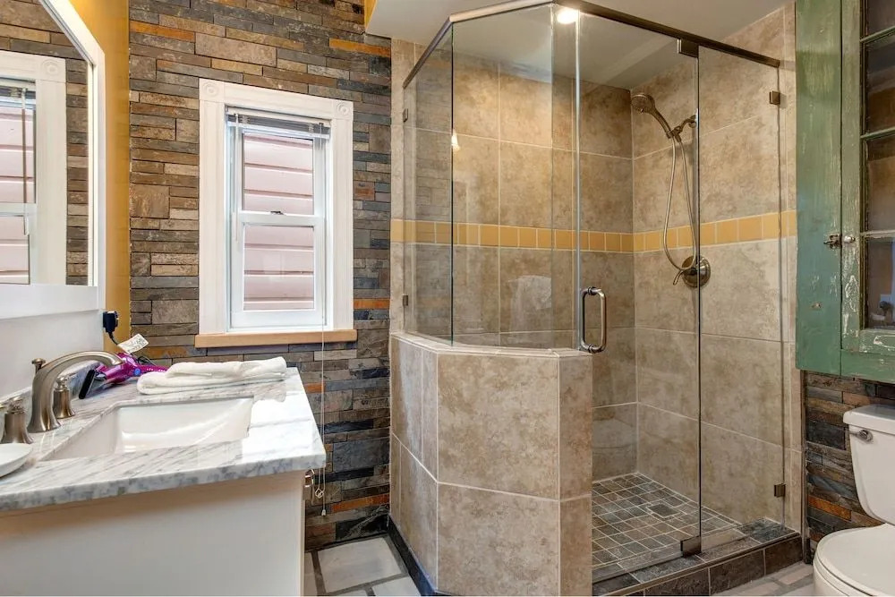 Ontario Park City bungalow