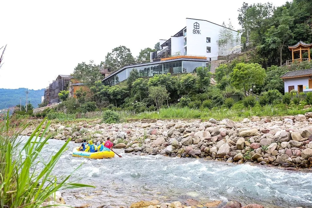 Zhangjiajie Yu Realm Hotel - Ancient Charm - Modern Luxury - Your Perfect Journey - A single pick-up or drop-off
