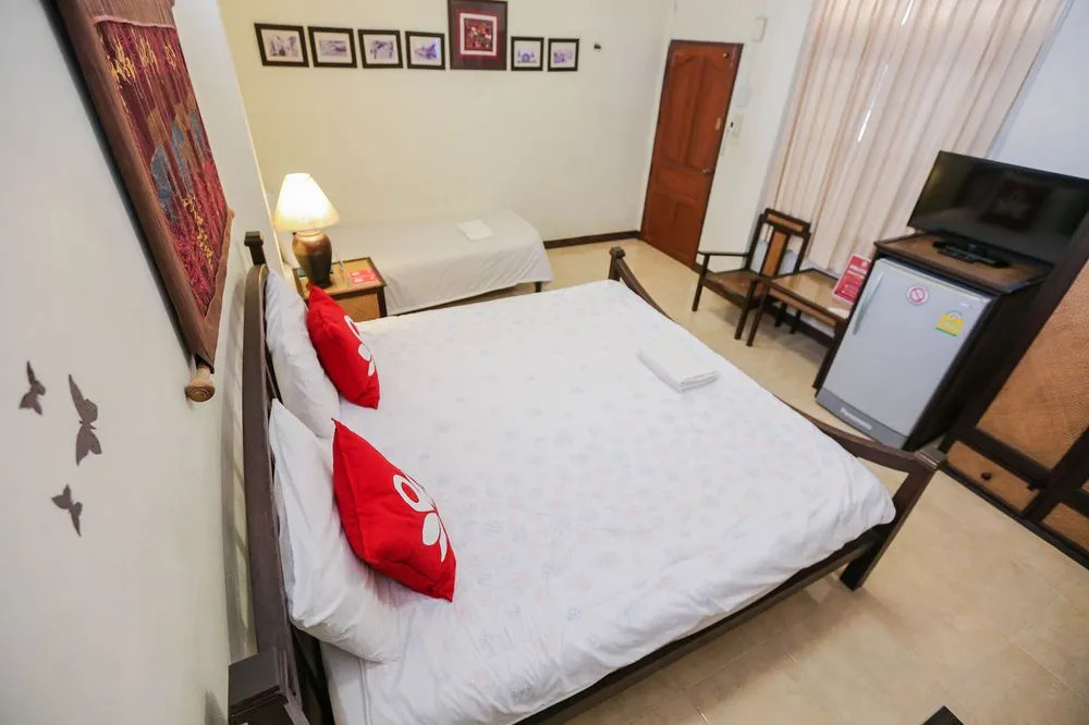 ZEN Rooms Sripoom Soi 1