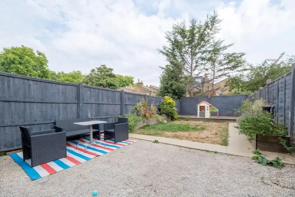 Lovely 3 Bedroom Apartment in Clapton With Garden
