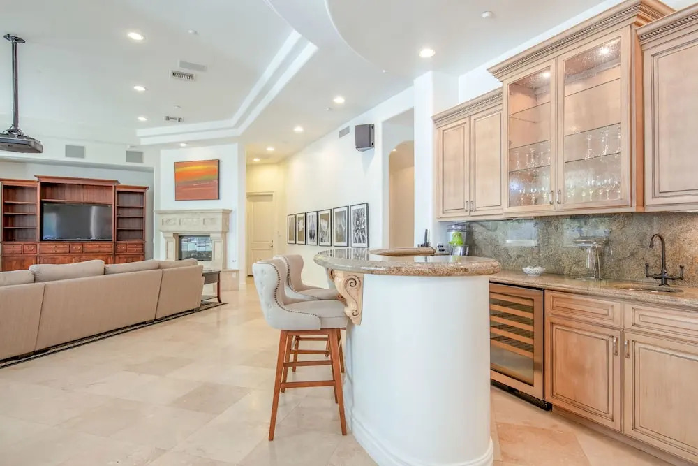7832 North El Arroyo Road House 5 Bedrooms 5.5 Bathrooms Home