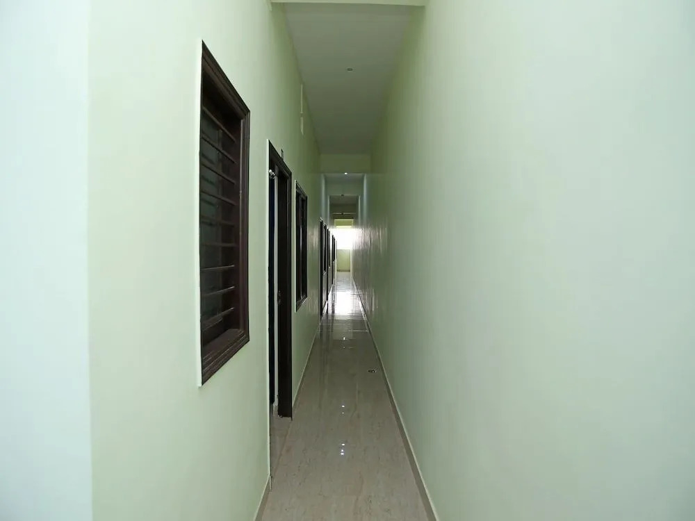 OYO 17293 Country Residency