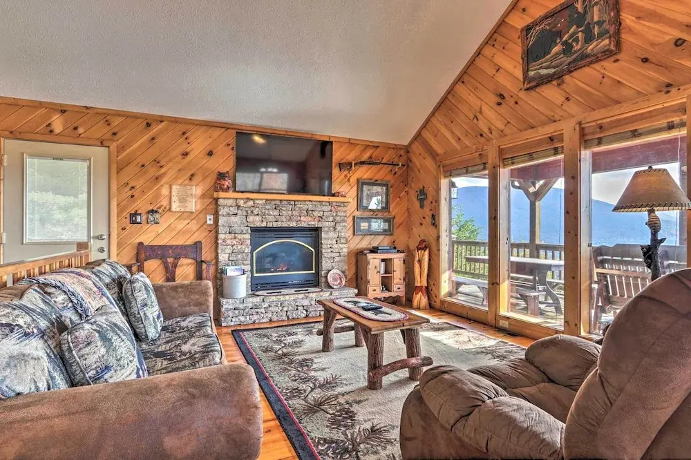 Smoky Mountain Retreat w/ Hot Tub, Arcade Games