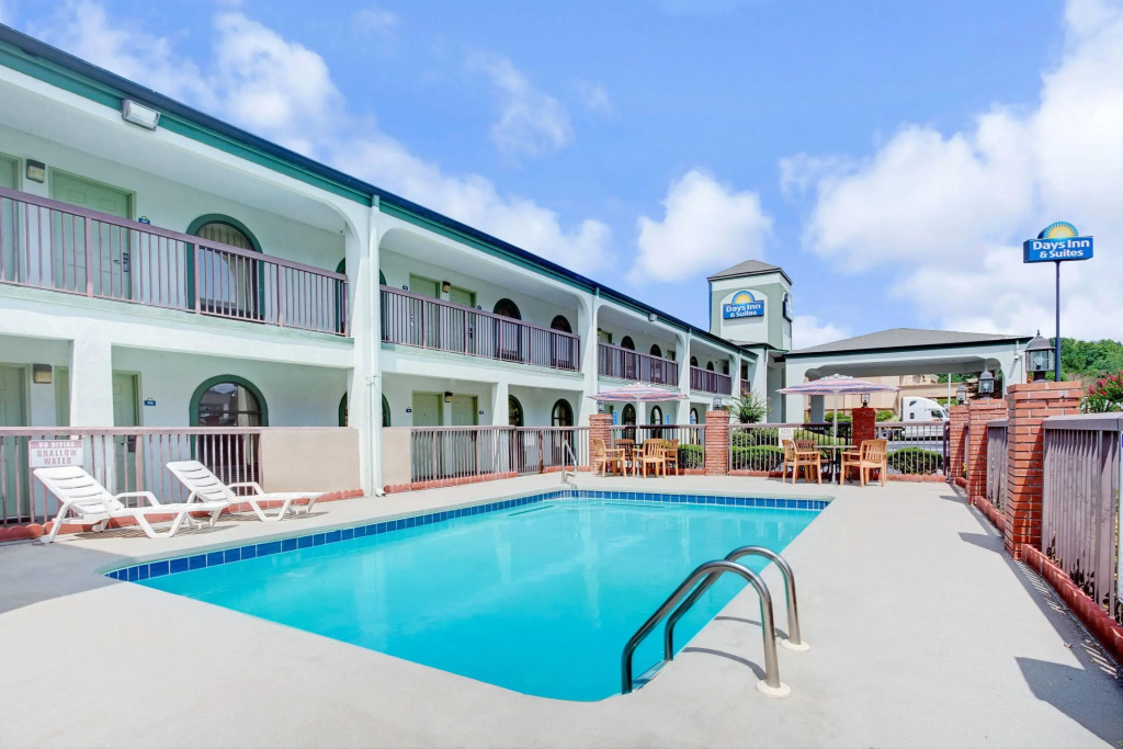 Days Inn & Suites by Wyndham Stockbridge South Atlanta