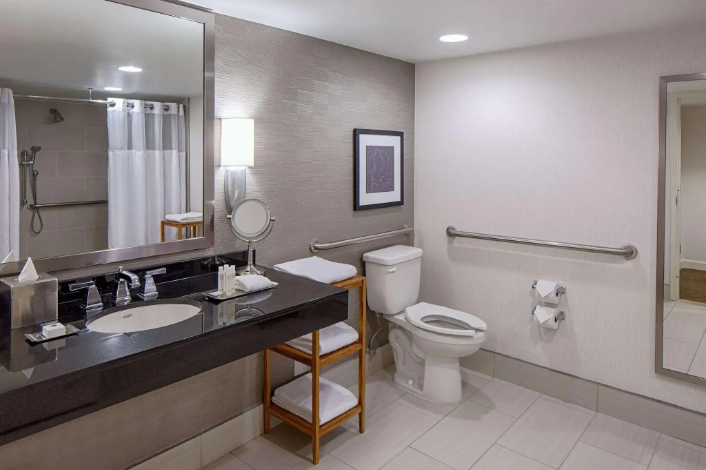 DoubleTree by Hilton Hotel Houston Greenway Plaza