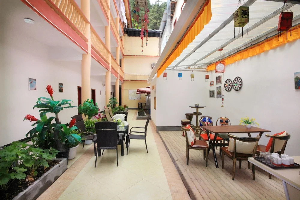 Morning Jiuzhai hotel