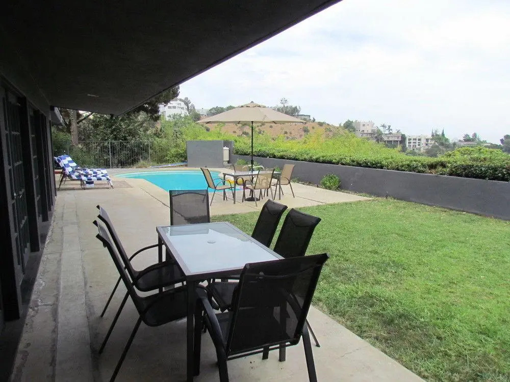 4 Bedroom Celebrity House with Pool & City View