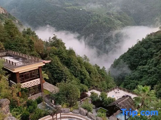 Yulongshan Dong Spring Resort