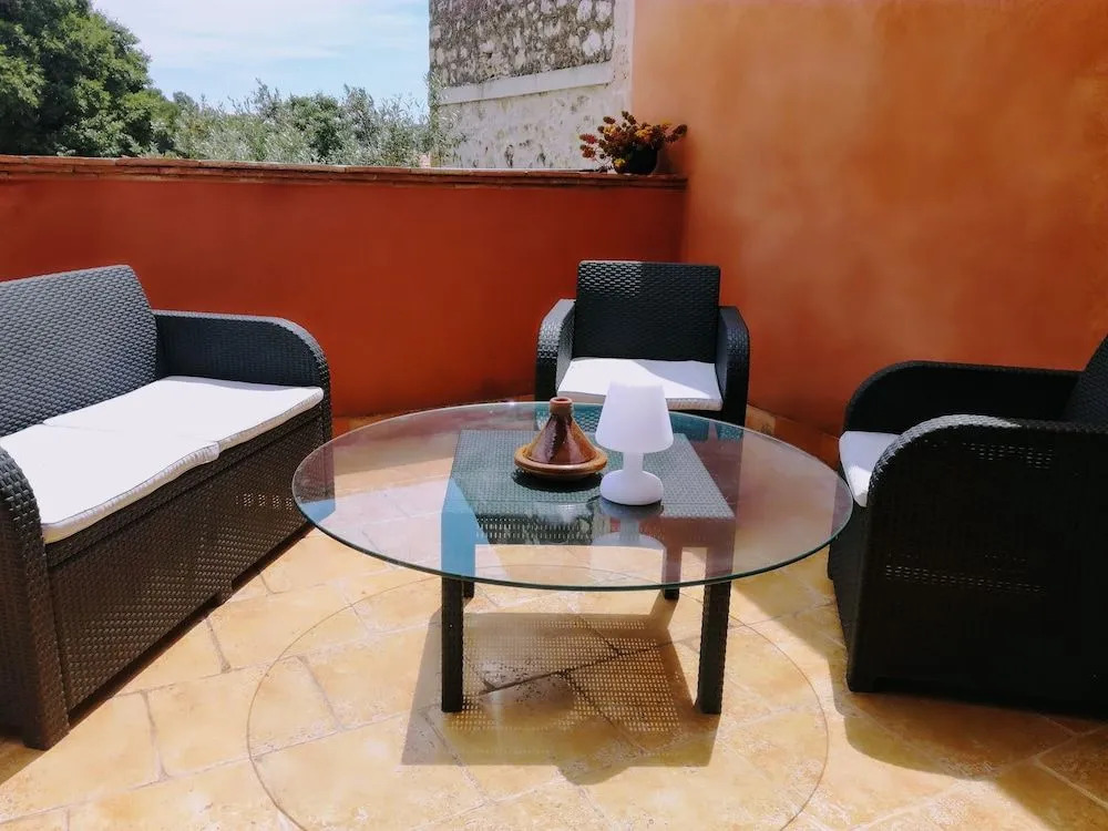 VILLA ARTEMIA - chambre d hôtes labellisée massages-piscine-climatisation